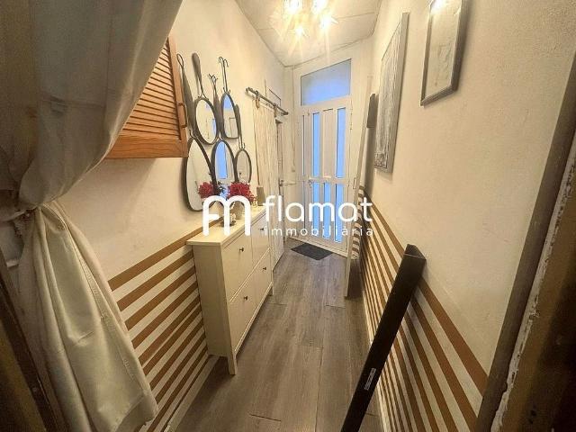Piso en venta en calle De Peris i Mencheta, Barcelona, de 64 m² 4 habitaciones por 269.000