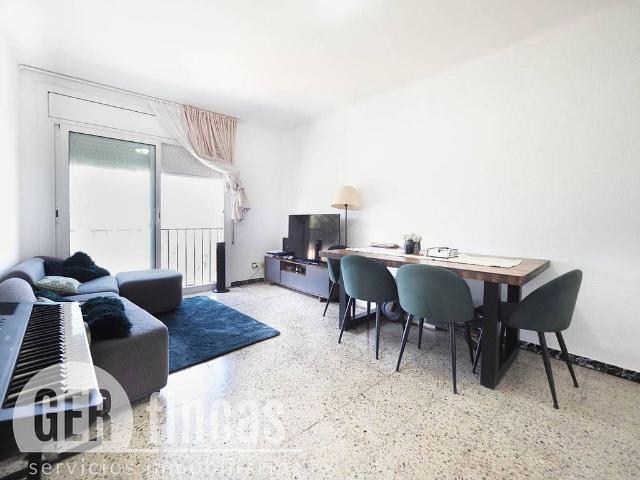 Piso en venta en calle De Pi i Margall, Terrassa, de 84 m² 4 habitaciones por 160.000