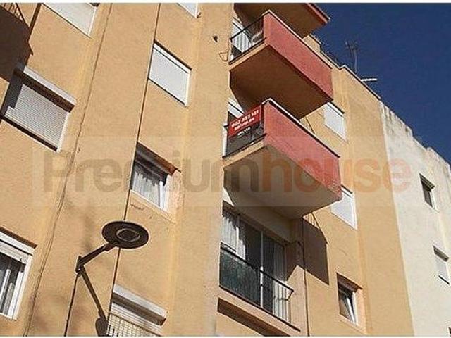 Piso en venta en calle De Pi i Margall, Reus, de 65 m² 4 habitaciones por 70.000