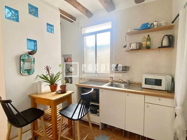 Piso en venta en calle De Picalquers, Barcelona, de 35 m² 2 habitaciones por 135.000