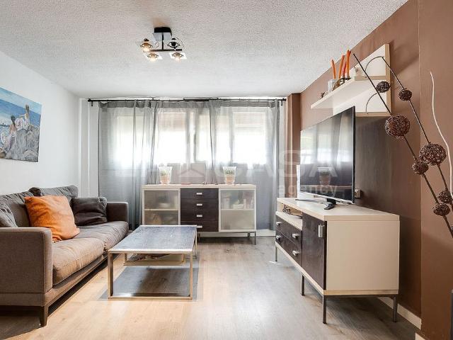 Piso en venta en calle De Portugal, Hospitalet de Llobregat, L´, de 70 m² 3 habitaciones por 219.000