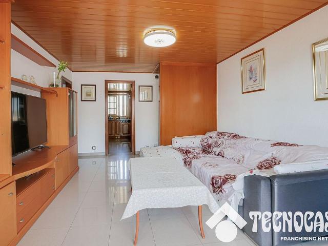 Piso en venta en calle De Portugal, Hospitalet de Llobregat, L´, de 76 m² 3 habitaciones por 225.000