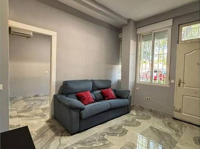 Piso en venta en calle De Portlligat, Barcelona, de 48 m² 1 habitación por 100.000