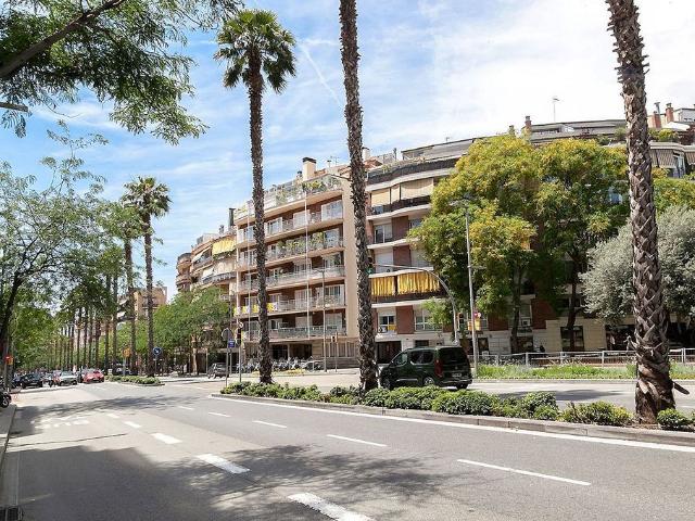 Piso en venta en calle De Prats de Molló, Barcelona, de 100 m² 3 habitaciones por 779.000