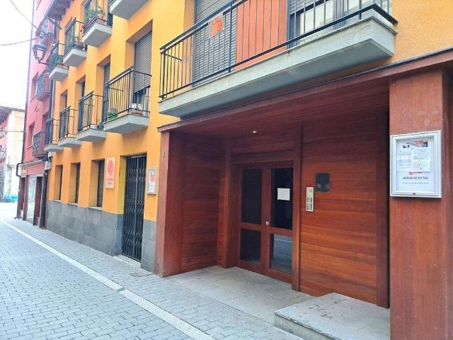Piso en venta en calle De Querol, Puigcerdà, de 65 m² 2 habitaciones por 270.000