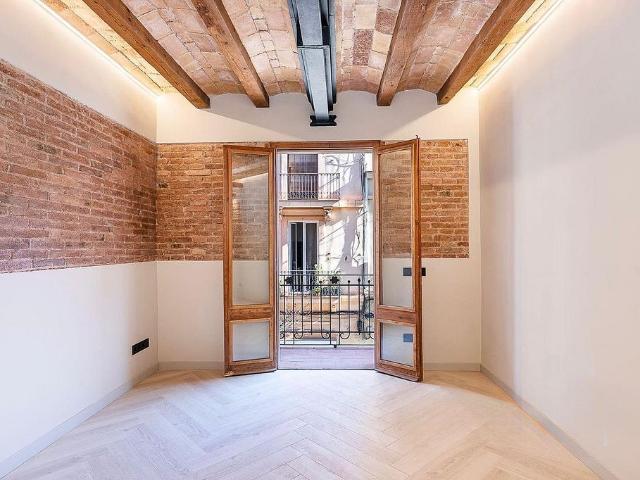 Piso en venta en calle De Radas, Barcelona, de 75 m² 3 habitaciones por 438.000