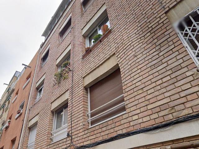 Piso en venta en calle De Ramon Rocafull, Barcelona, de 80 m² 2 habitaciones por 96.200 €