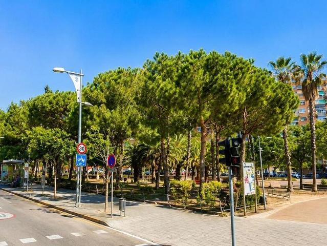 Piso en venta en calle De Ramoneda, Cornellà de Llobregat, de 74 m² 2 habitaciones por 260.000