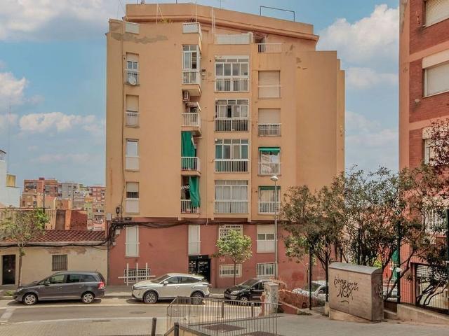 Piso en venta en calle De Richard Strauss, Badalona, de 74 m² 2 habitaciones por 145.200