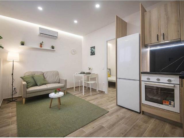 Piso en venta en calle De Rivero, Barcelona, de 45 m² 1 habitación por 169.000