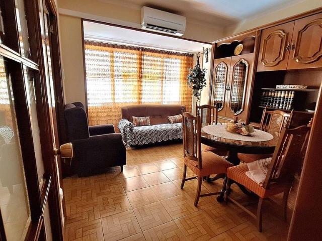 Piso en venta en calle De Roca i Umbert, Hospitalet de Llobregat, L´, de 69 m² 4 habitaciones por 268.000