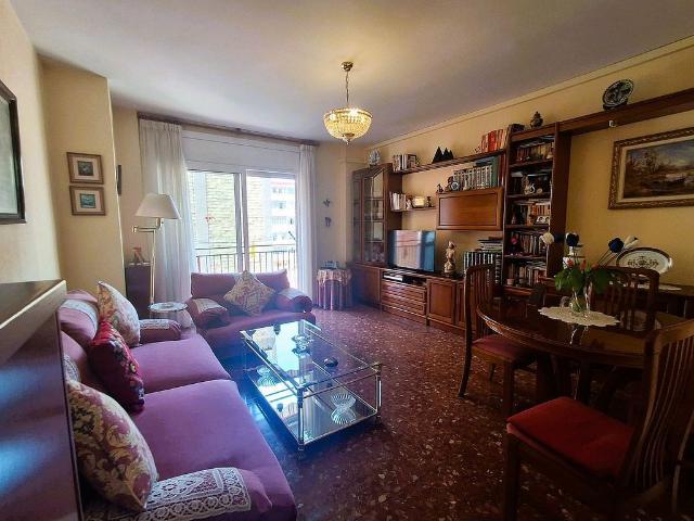 Piso en venta en calle De Rocafort, Barcelona, de 63 m² 1 habitación por 310.000