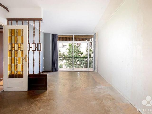 Piso en venta en calle De Rocafort, Barcelona, de 74 m² 3 habitaciones por 490.000