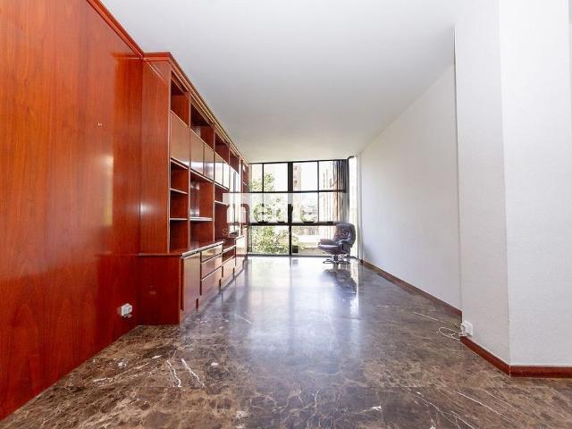 Piso en venta en calle De Rocafort, Barcelona, de 99 m² 4 habitaciones por 680.000
