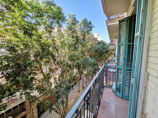 Piso en venta en calle De Rogent, Barcelona, de 85 m² 3 habitaciones por 389.000