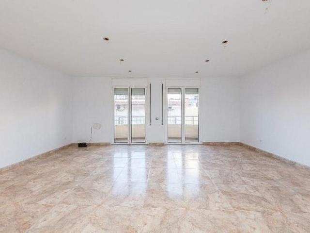 Piso en venta en calle De Roger de Llúria, Badalona, de 138 m² 3 habitaciones por 275.805