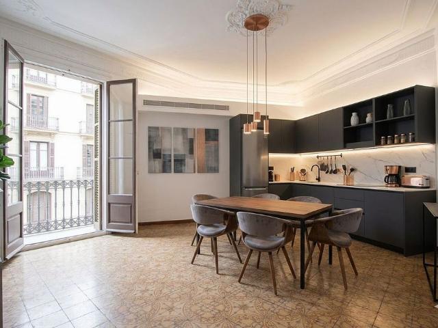 Piso en venta en calle De Roger de Llúria, Barcelona, de 112 m² 4 habitaciones por 696.000