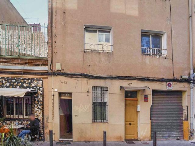 Piso en venta en calle De Rodrigo Caro, Badalona, de 69 m² 2 habitaciones por 99.000