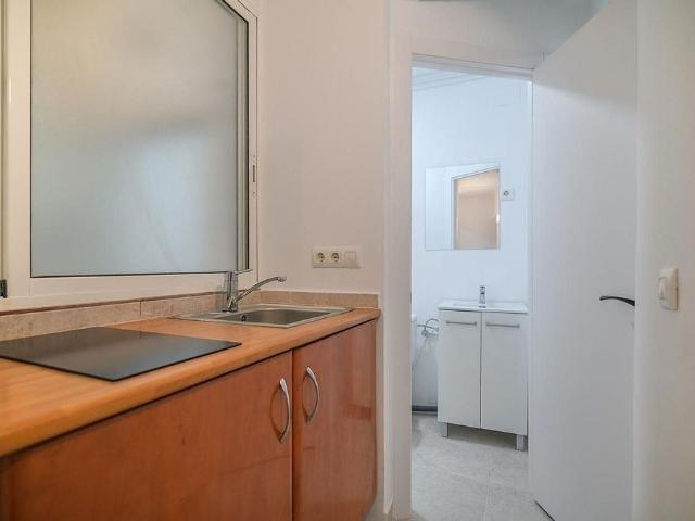 Piso en venta en calle De Rodrigo Caro, Barcelona, de 45 m² 2 habitaciones por 139.000