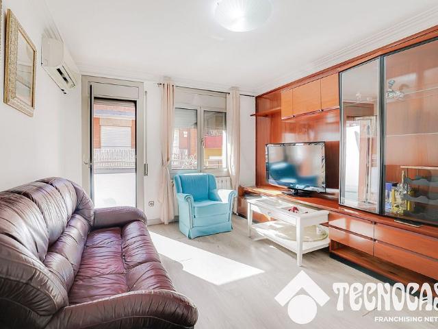 Piso en venta en calle De Roma, Santa Coloma de Gramanet, de 72 m² 3 habitaciones por 199.900