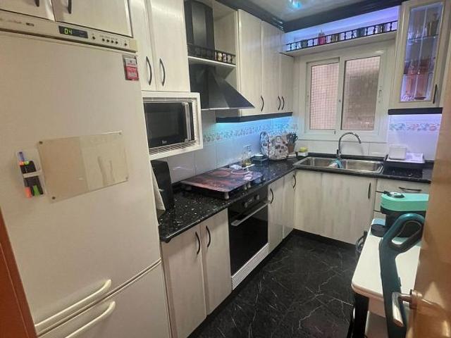 Piso en venta en calle De Rosell, Hospitalet de Llobregat, L´, de 70 m² 3 habitaciones por 270.000