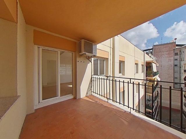 Piso en venta en calle De Sabadell, Rubí, de 67 m² 3 habitaciones por 138.000
