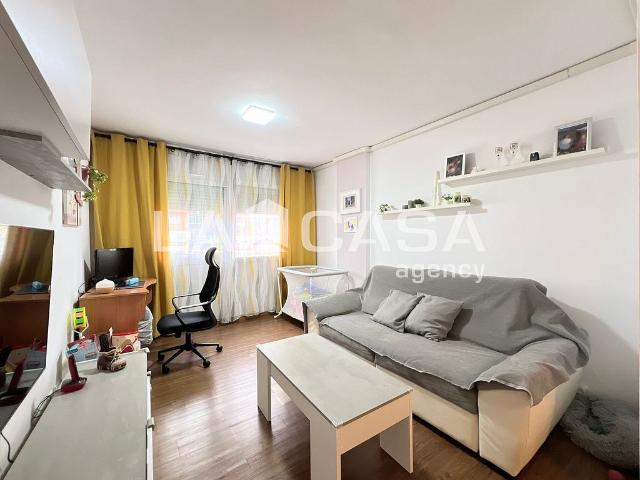 Piso en venta en calle De Salou, Badalona, de 65 m² 3 habitaciones por 201.500