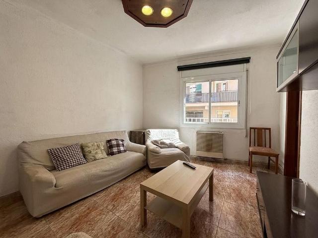 Piso en venta en calle De Sales i Ferré, Barcelona, de 83 m² 3 habitaciones por 295.000