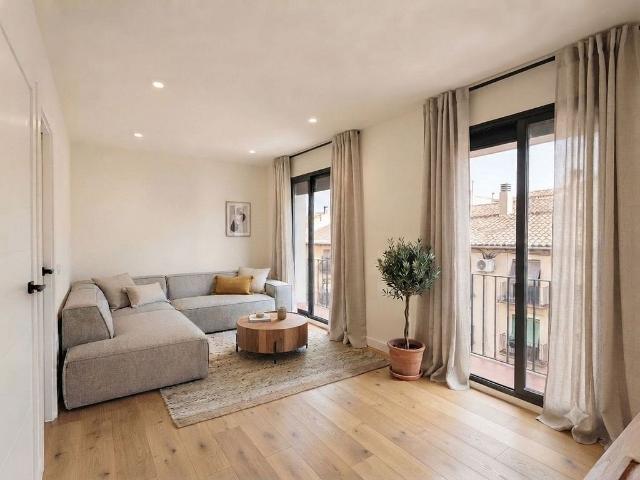 Piso en venta en calle De Salvà, Barcelona, de 58 m² 2 habitaciones por 332.000