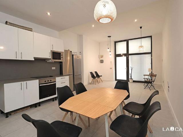 Piso en venta en calle De Salvà, Barcelona, de 106 m² 2 habitaciones por 280.000