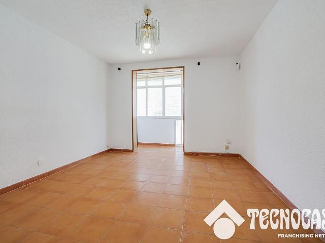 Piso en venta en calle De Sanaüja, Sabadell, de 69 m² 3 habitaciones por 149.000