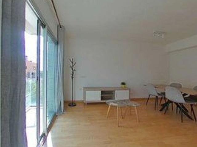 Piso en venta en calle De Sant Cugat, Montcada i Reixac, de 120 m² 3 habitaciones por 242.000