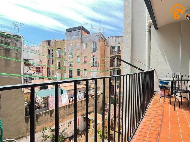 Piso en venta en calle De Sant Antoni Abat, Barcelona, de 55 m² 2 habitaciones por 250.000