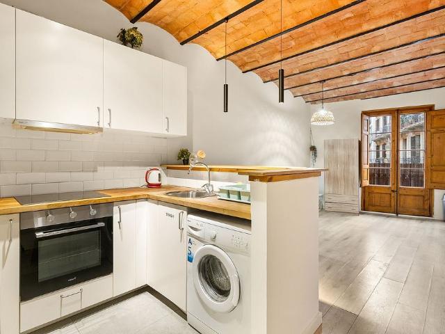 Piso en venta en calle De Sant Antoni Abat, Barcelona, de 68 m² 3 habitaciones por 275.000