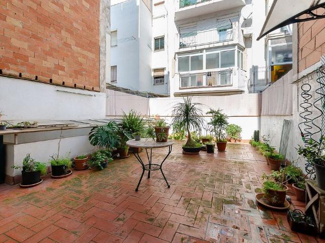 Piso en venta en calle De Sant Antoni, Hospitalet de Llobregat, L´, de 101 m² 2 habitaciones por 258.000