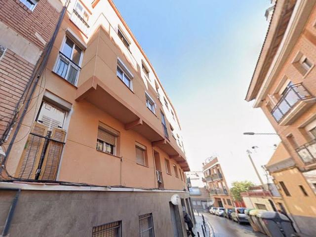 Piso en venta en calle De Sant Andreu, Santa Coloma de Gramanet, de 48 m² 2 habitaciones por 171.000