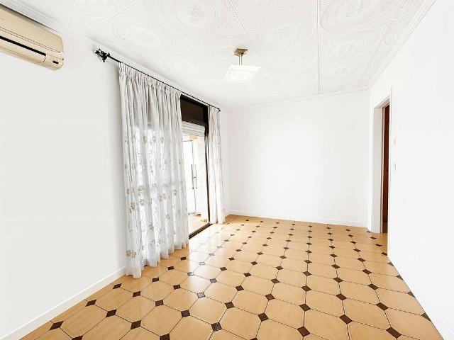 Piso en venta en calle De Sant Adrià, Barcelona, de 57 m² 3 habitaciones por 228.000