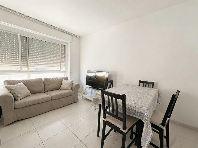 Piso en venta en calle De Sant Adrià, Barcelona, de 51 m² 3 habitaciones por 189.900