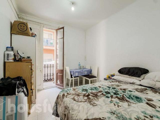 Piso en venta en calle De Sant Baltasar, Barcelona, de 49 m² 3 habitaciones por 265.000