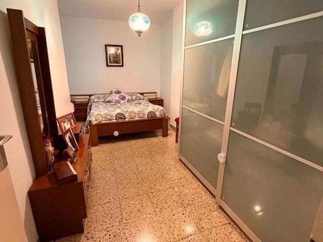 Piso en venta en calle De Sant Bartomeu, Badalona, de 111 m² 4 habitaciones por 290.000