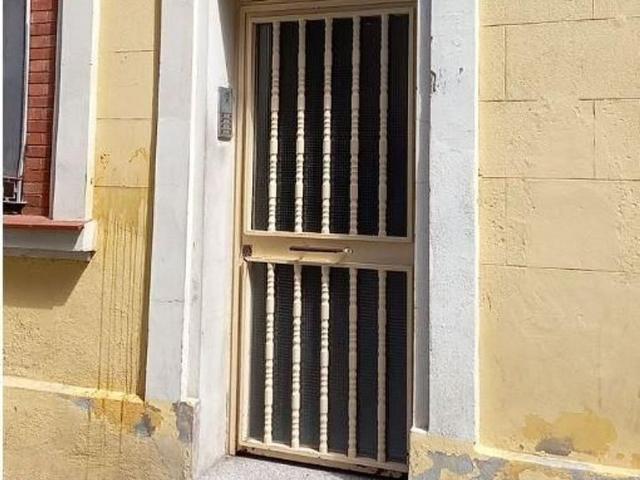 Piso en venta en calle De Sant Benet, Santa Coloma de Gramanet, de 57 m² 2 habitaciones por 120.000