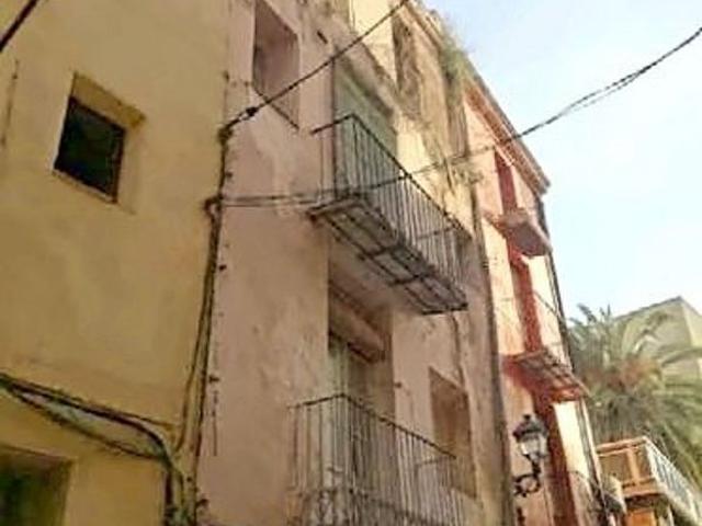 Piso en venta en calle De Sant Domènec, Tortosa, de 53 m² 2 habitaciones por 8.500