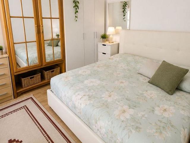 Piso en venta en calle De Sant Ernest, Santa Coloma de Gramanet, de 58 m² 3 habitaciones por 140.000