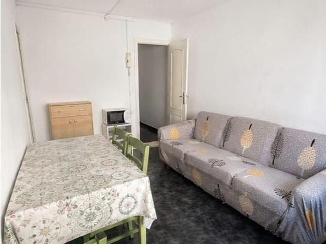 Piso en venta en calle De Sant Ernest, Santa Coloma de Gramanet, de 58 m² 3 habitaciones por 140.000