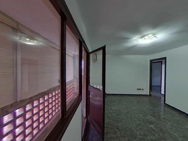 Piso en venta en calle De Sant Eugeni, Hospitalet de Llobregat, L´, de 69 m² 3 habitaciones por 180.000