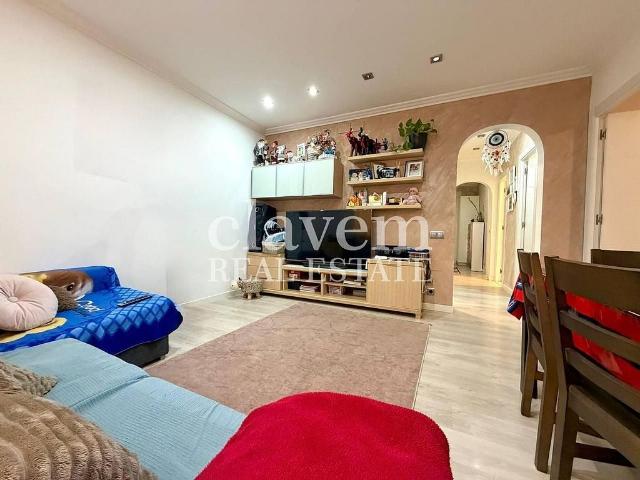 Piso en venta en calle De Sant Iscle, Barcelona, de 57 m² 3 habitaciones por 250.000