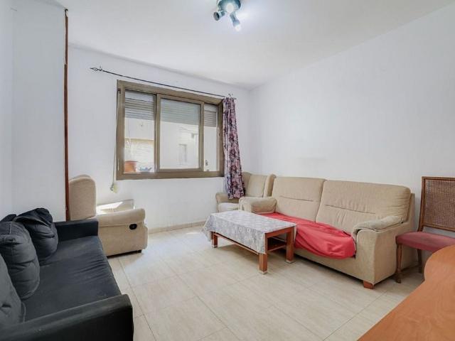 Piso en venta en calle De Sant Iscle, Barcelona, de 60 m² 3 habitaciones por 275.000