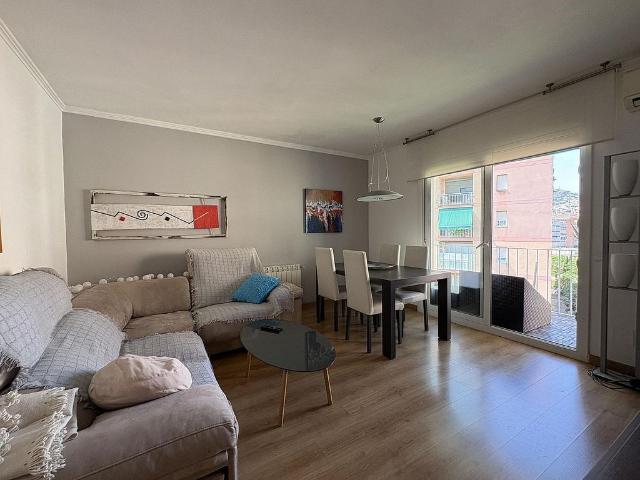 Piso en venta en calle De Sant Iscle, Barcelona, de 73 m² 3 habitaciones por 350.000