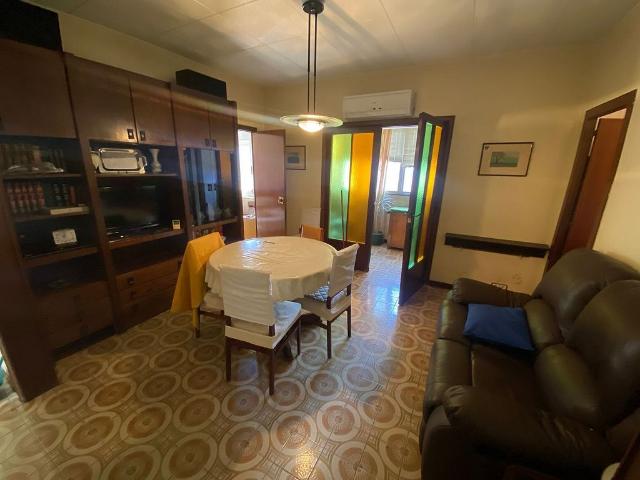 Piso en venta en calle De Sant Iscle, Barcelona, de 88 m² 4 habitaciones por 315.000