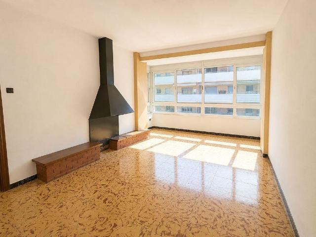 Piso en venta en calle De Sant Iscle, Barcelona, de 80 m² 4 habitaciones por 320.000